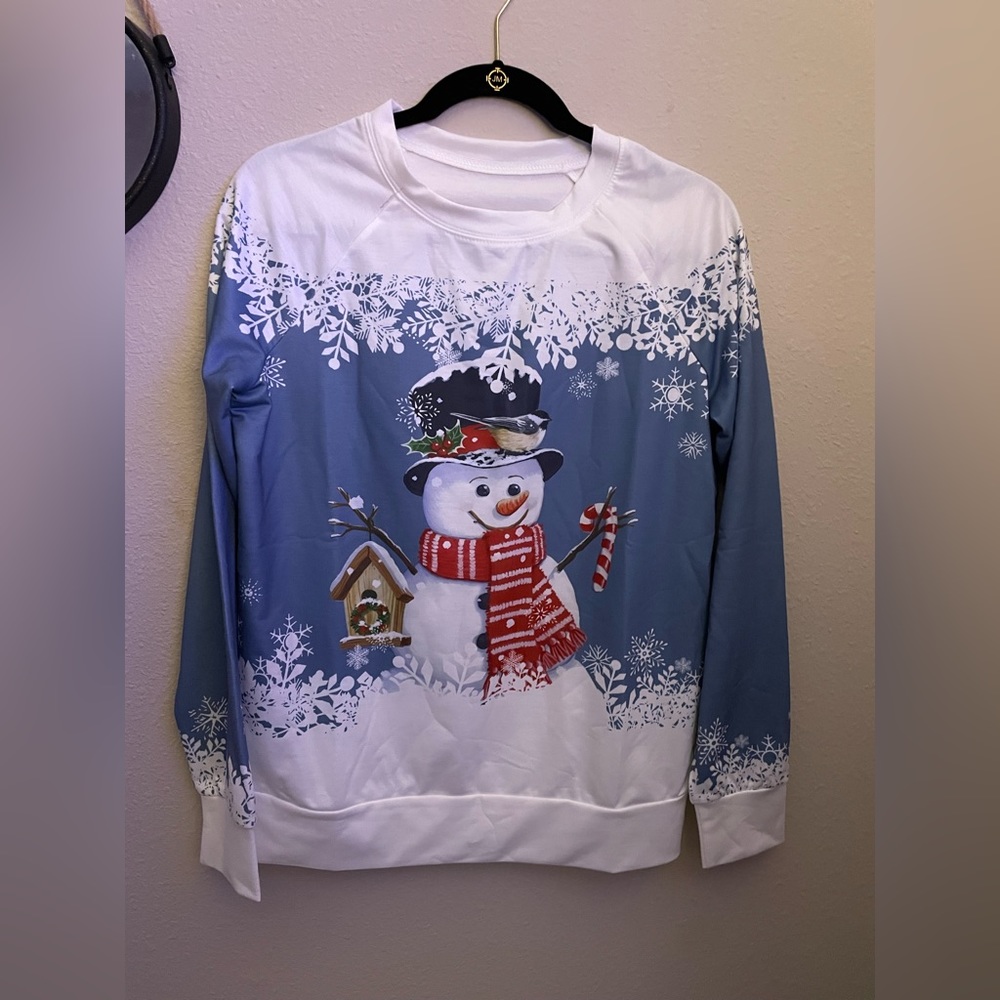 Women’s Small Christmas 🎄 Very Light Sweater NWOT